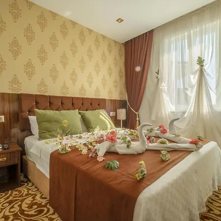 Hotel S White 3*
