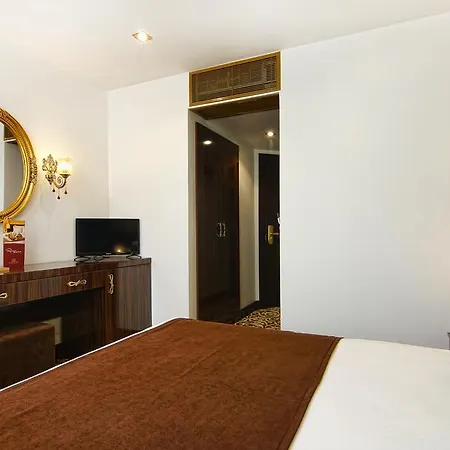 Hotel S White