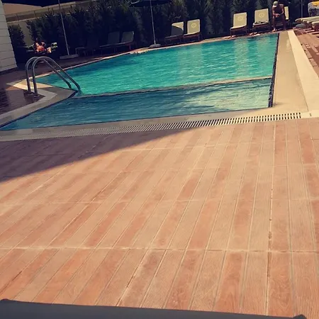 S White Hotel