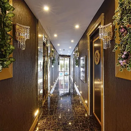 S White Hotel